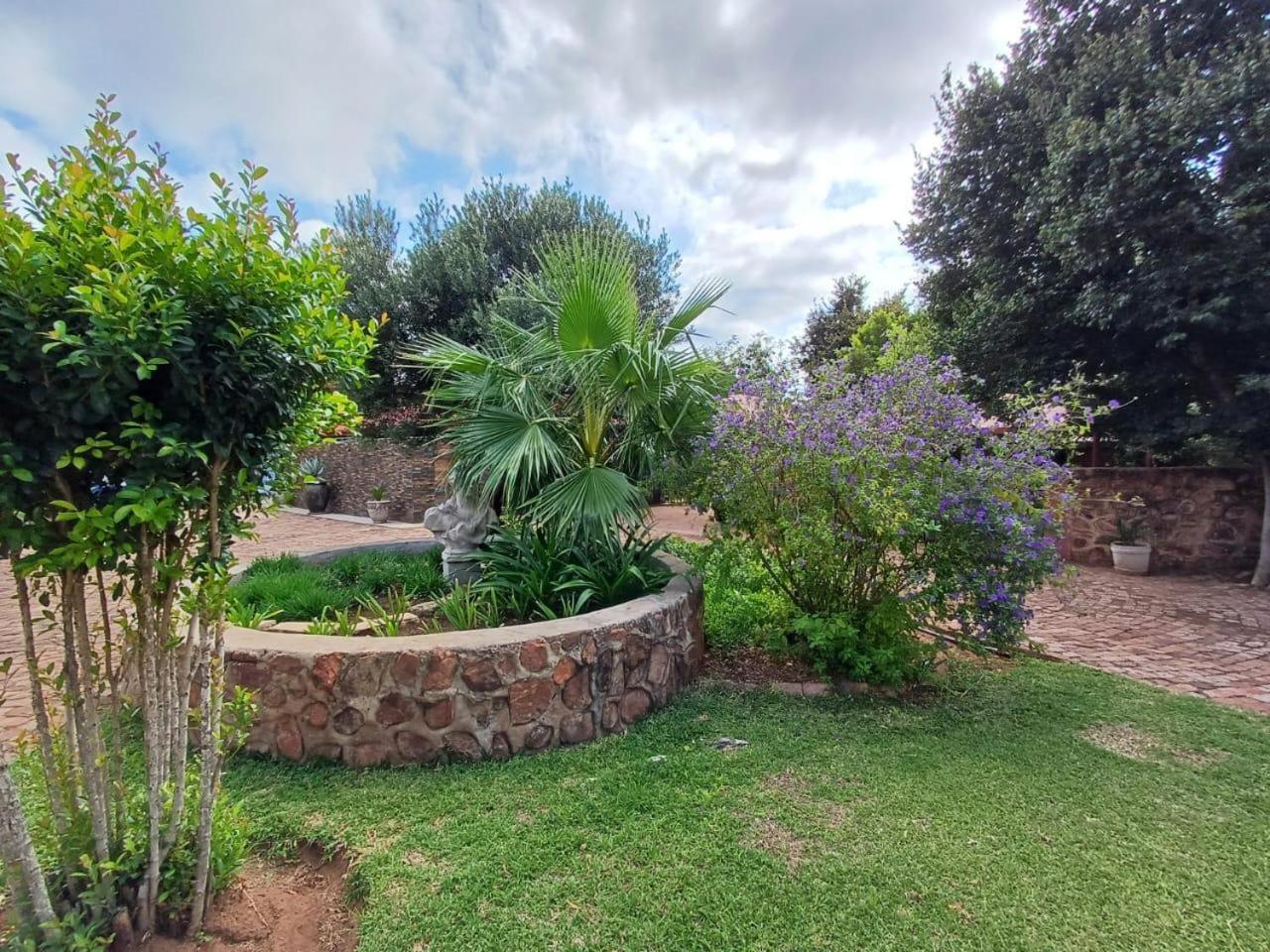 At Ease Road Lodge Zeerust Exterior foto